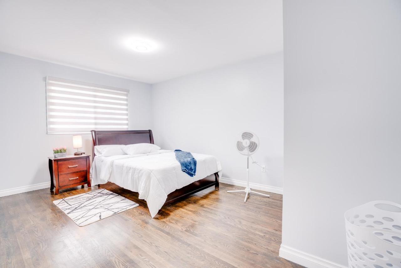 Furnished Family Home Near Toronto - Great Location Game Room - Backyard - Parking & Self Checkin Pickering Exterior photo