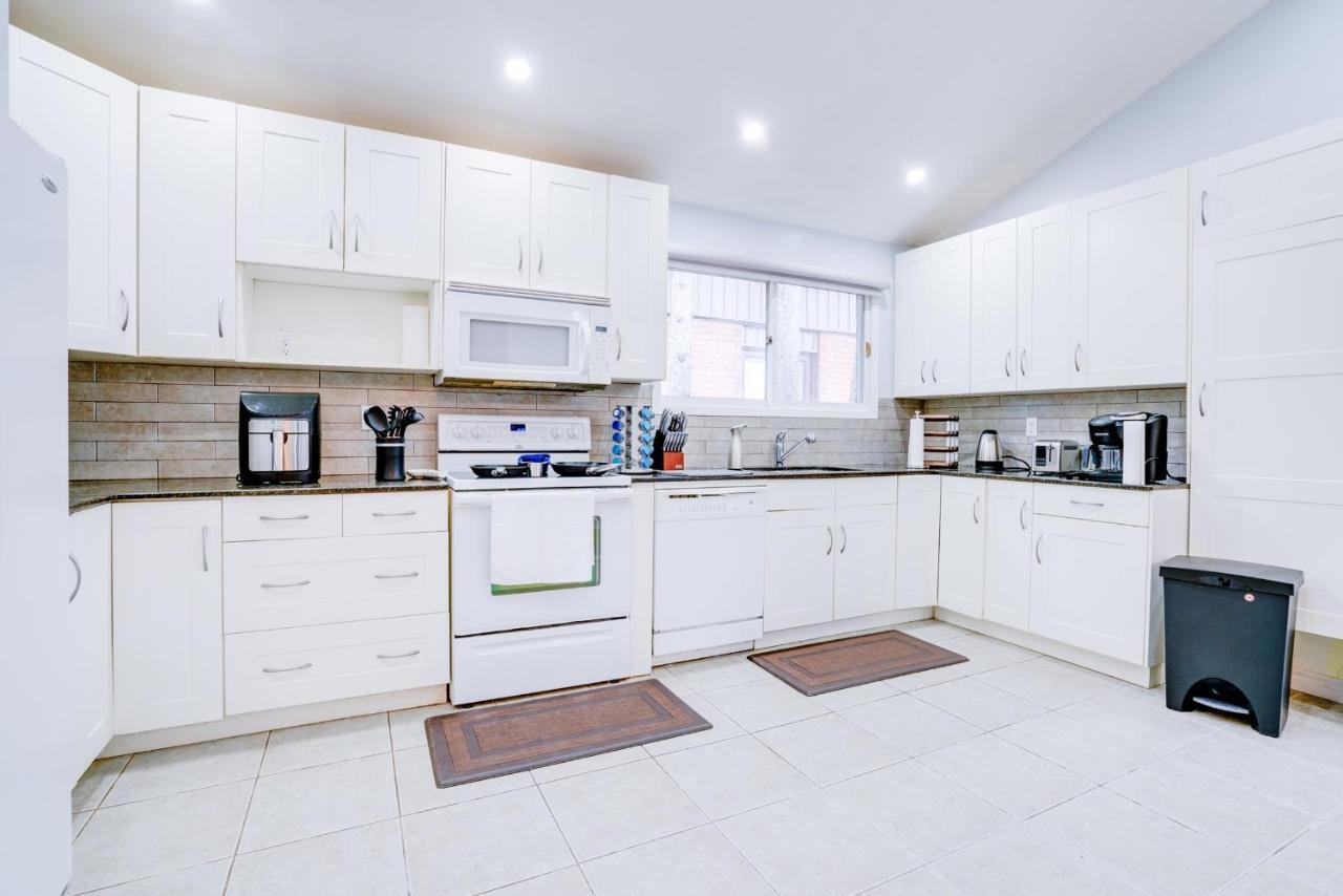 Furnished Family Home Near Toronto - Great Location Game Room - Backyard - Parking & Self Checkin Pickering Exterior photo